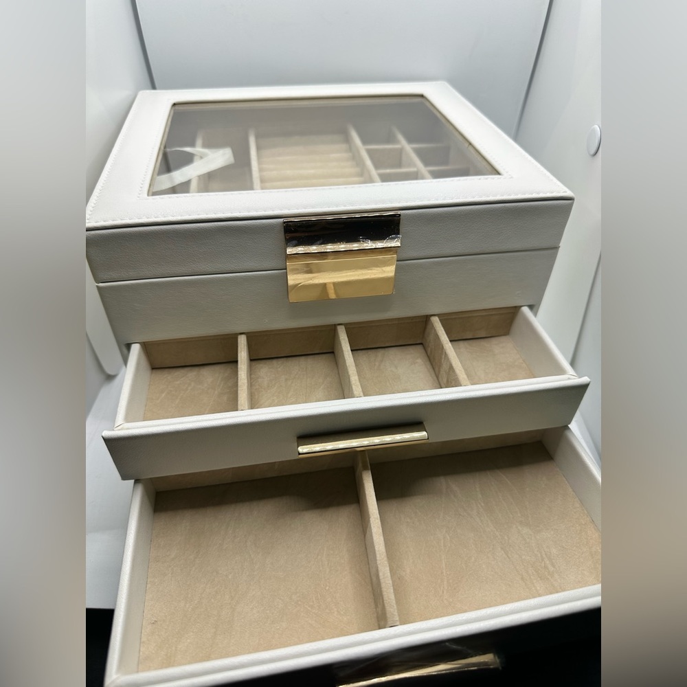 White and Beige Jewelry Box